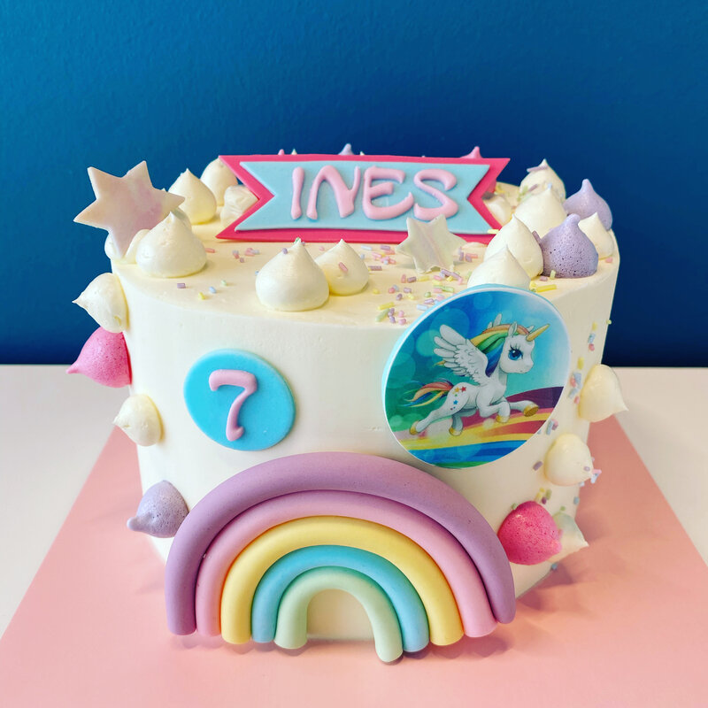 Layer cake, crème et image comestible - rainbow
